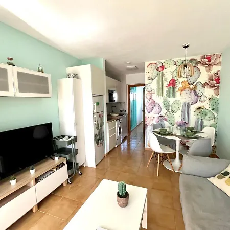 Torres Del Castillo, 108cactus Apartment